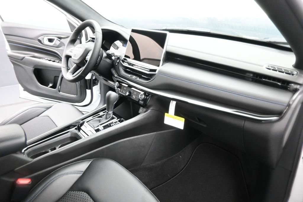 New 2026 Jeep Compass Latitude AWD/4WD image 23