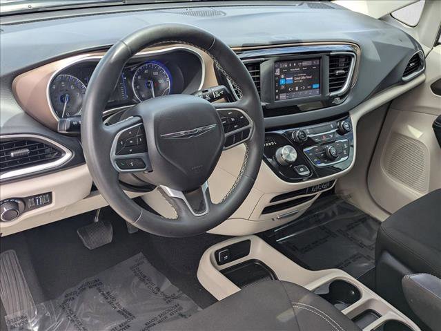 Used 2022 Chrysler Voyager LX FWD image 10