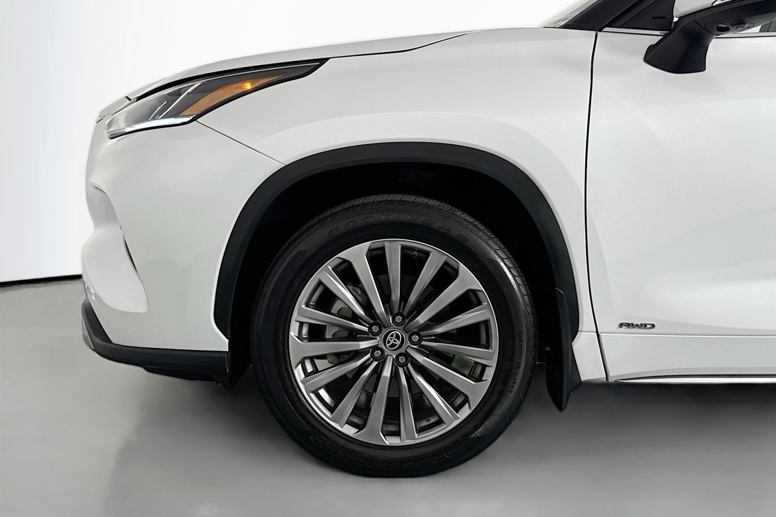 Used 2025 Toyota Highlander Limited AWD/4WD image 11