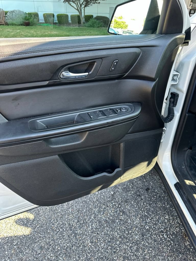 Used 2015 GMC Acadia SLE AWD/4WD image 5