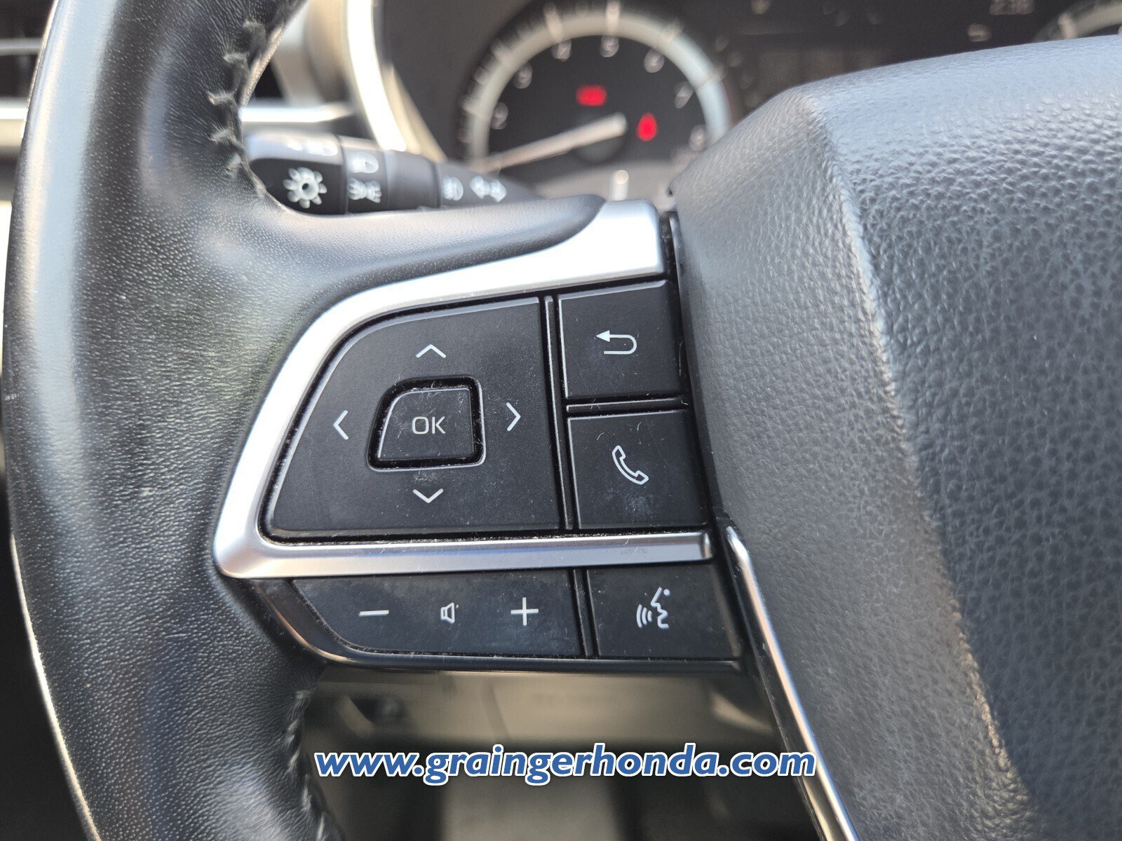 Used 2021 Toyota Highlander XLE FWD image 14