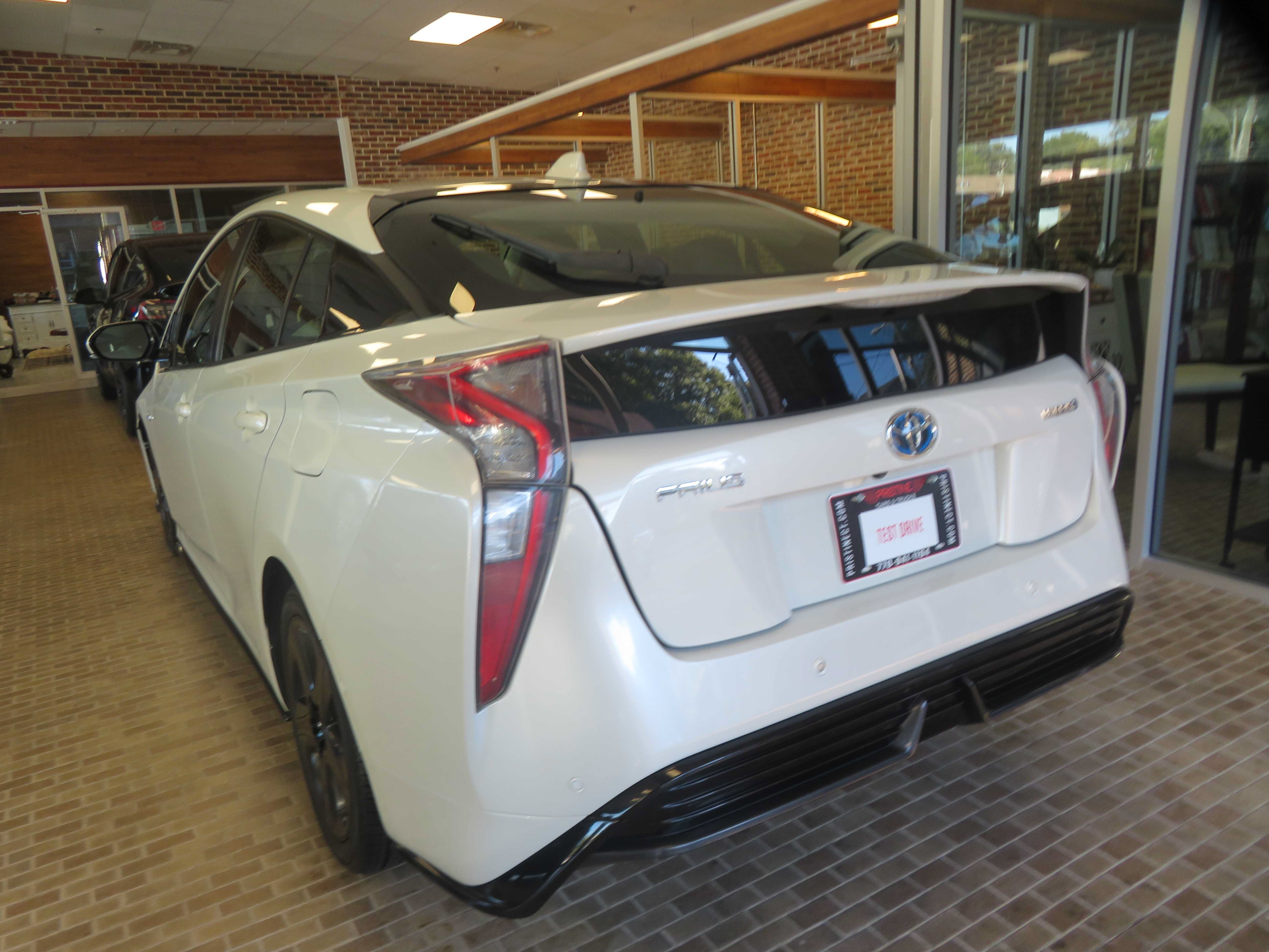 Used 2017 Toyota Prius Four Touring w/ Appearance Package FWD image 6