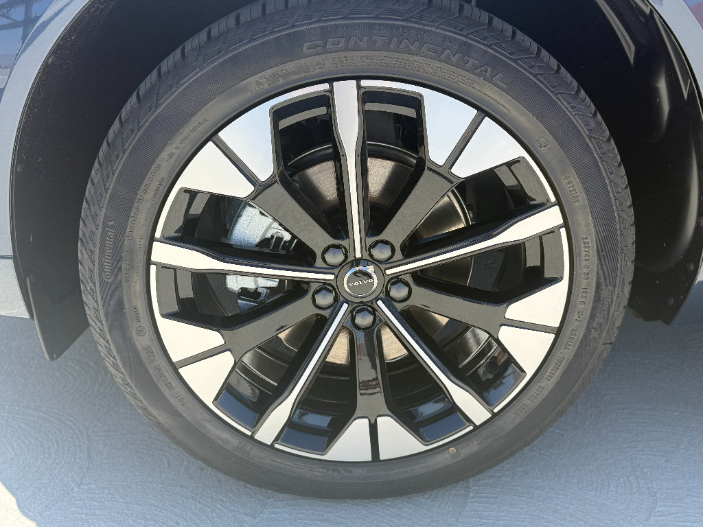 New 2026 Volvo XC60 B5 Plus w/ Climate Package PRO AWD/4WD image 9