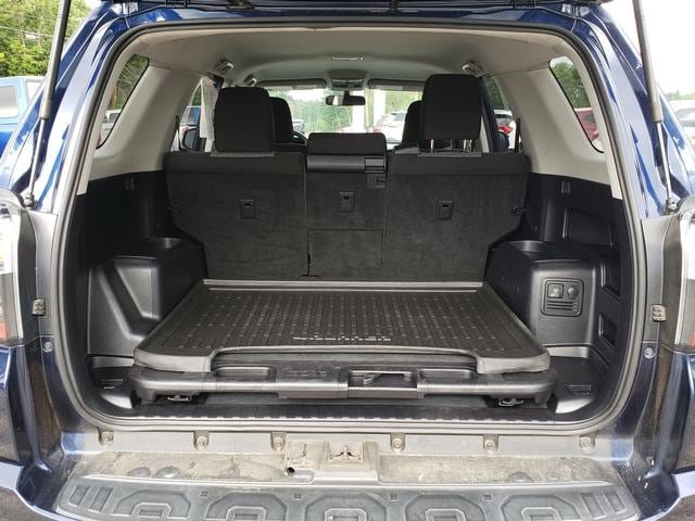 Used 2017 Toyota 4Runner SR5 AWD/4WD image 9