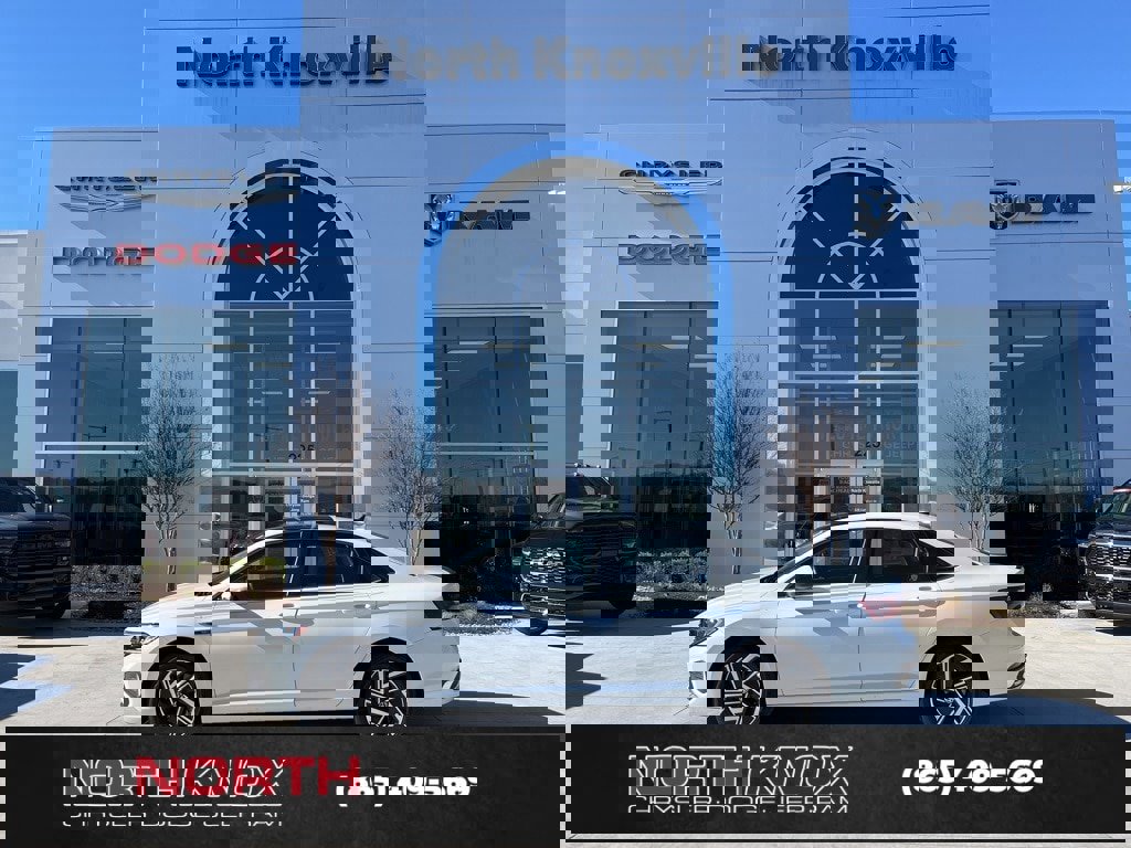 Used 2024 Volkswagen Jetta SEL image 2