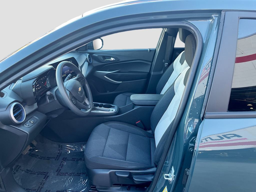 Used 2025 Chevrolet Trax LS w/ LS Convenience Package FWD image 20