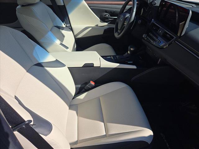 Used 2025 Lexus ES 300h w/ Premium Package FWD image 20