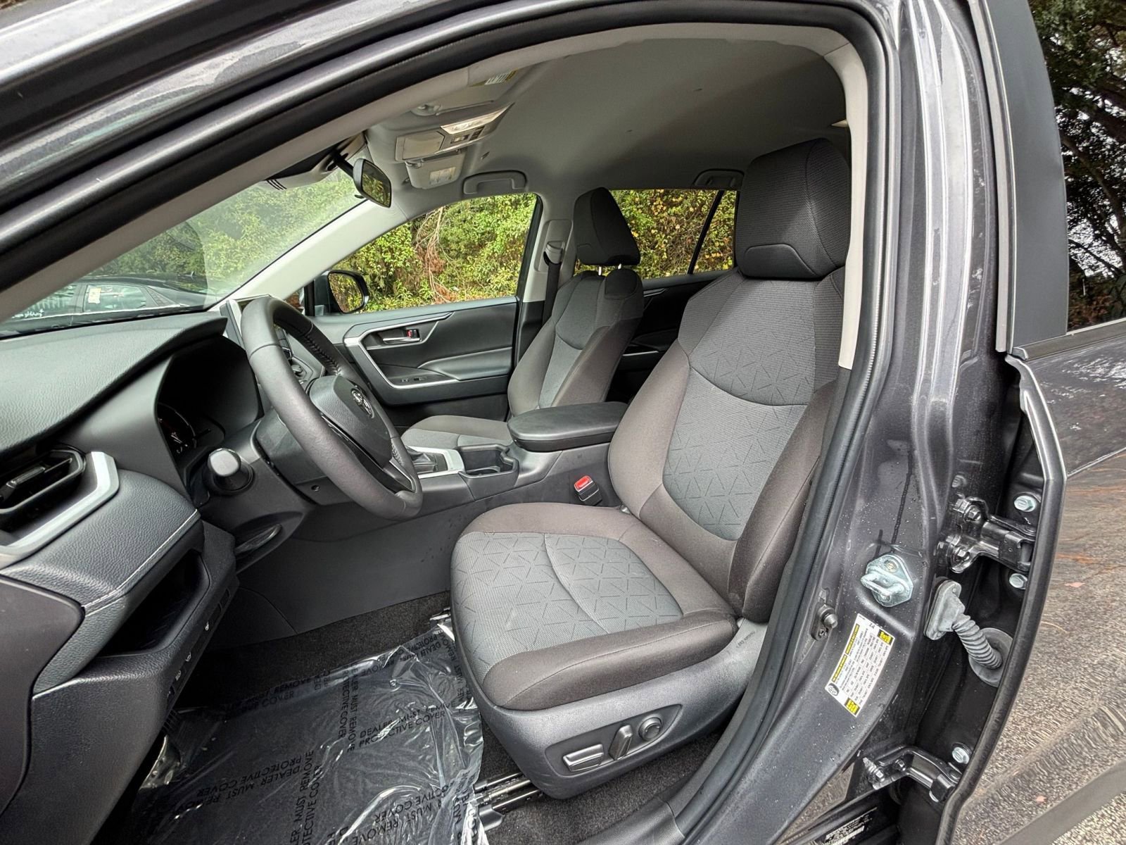 Used 2025 Toyota RAV4 XLE image 36