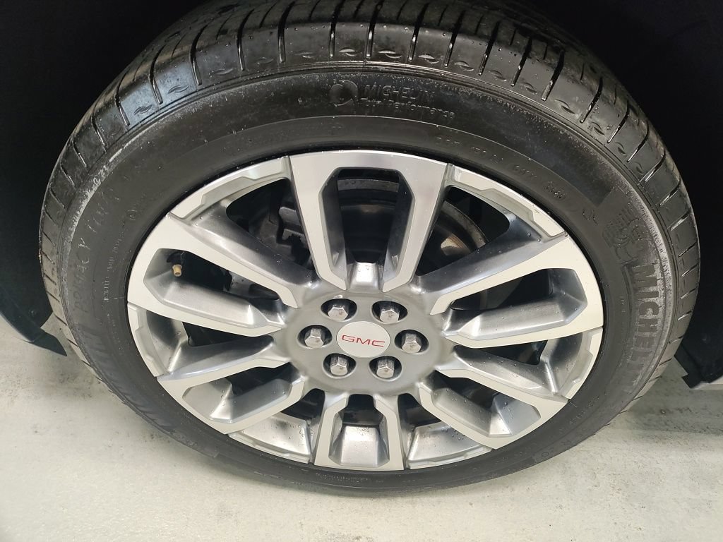 Used 2023 GMC Acadia Denali w/ Denali Technology Package FWD image 19