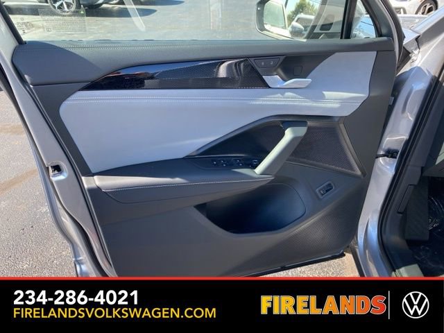 New 2025 Volkswagen Tiguan SE image 22