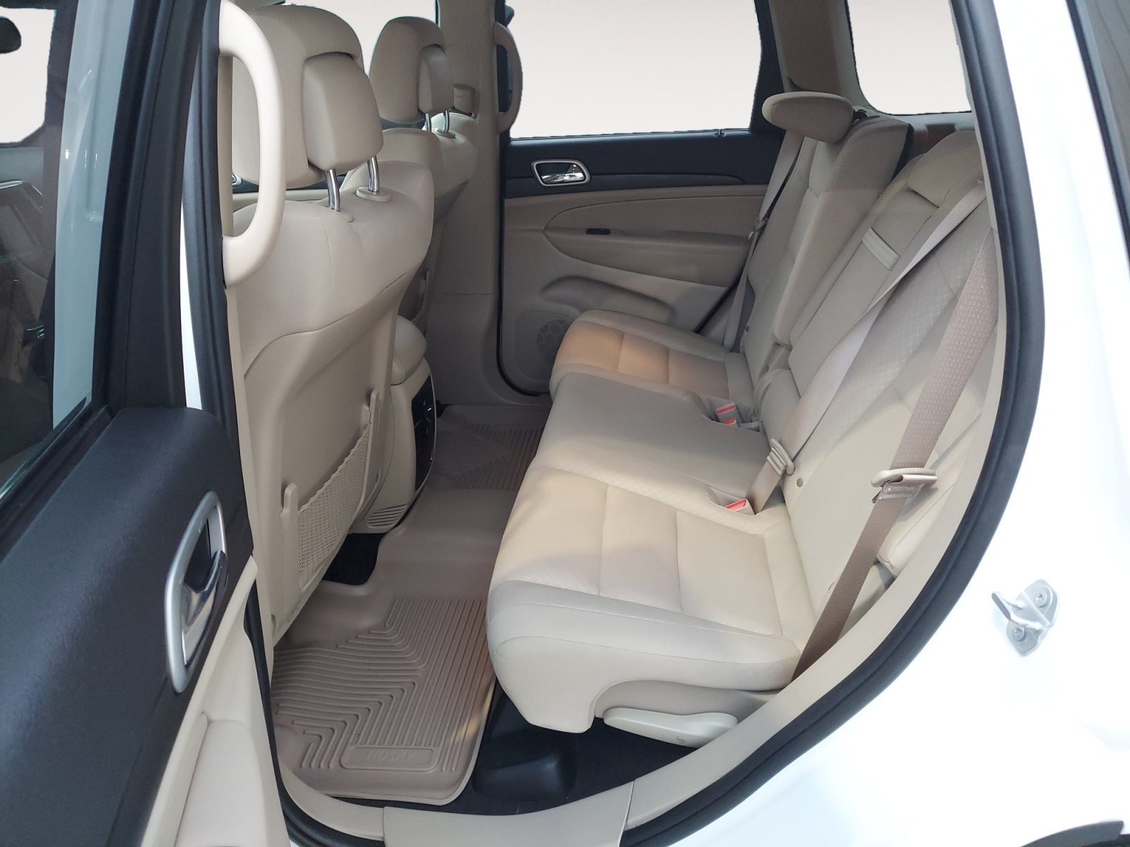 Used 2019 Jeep Grand Cherokee Laredo AWD/4WD image 24