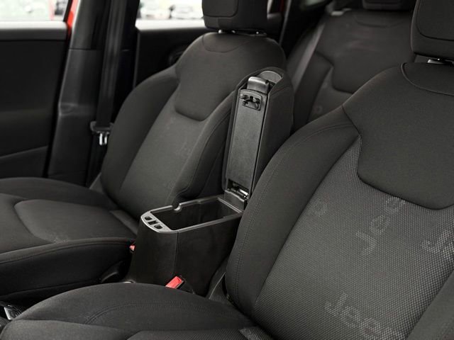 Used 2017 Jeep Renegade Latitude w/ Popular Equipment Group image 31