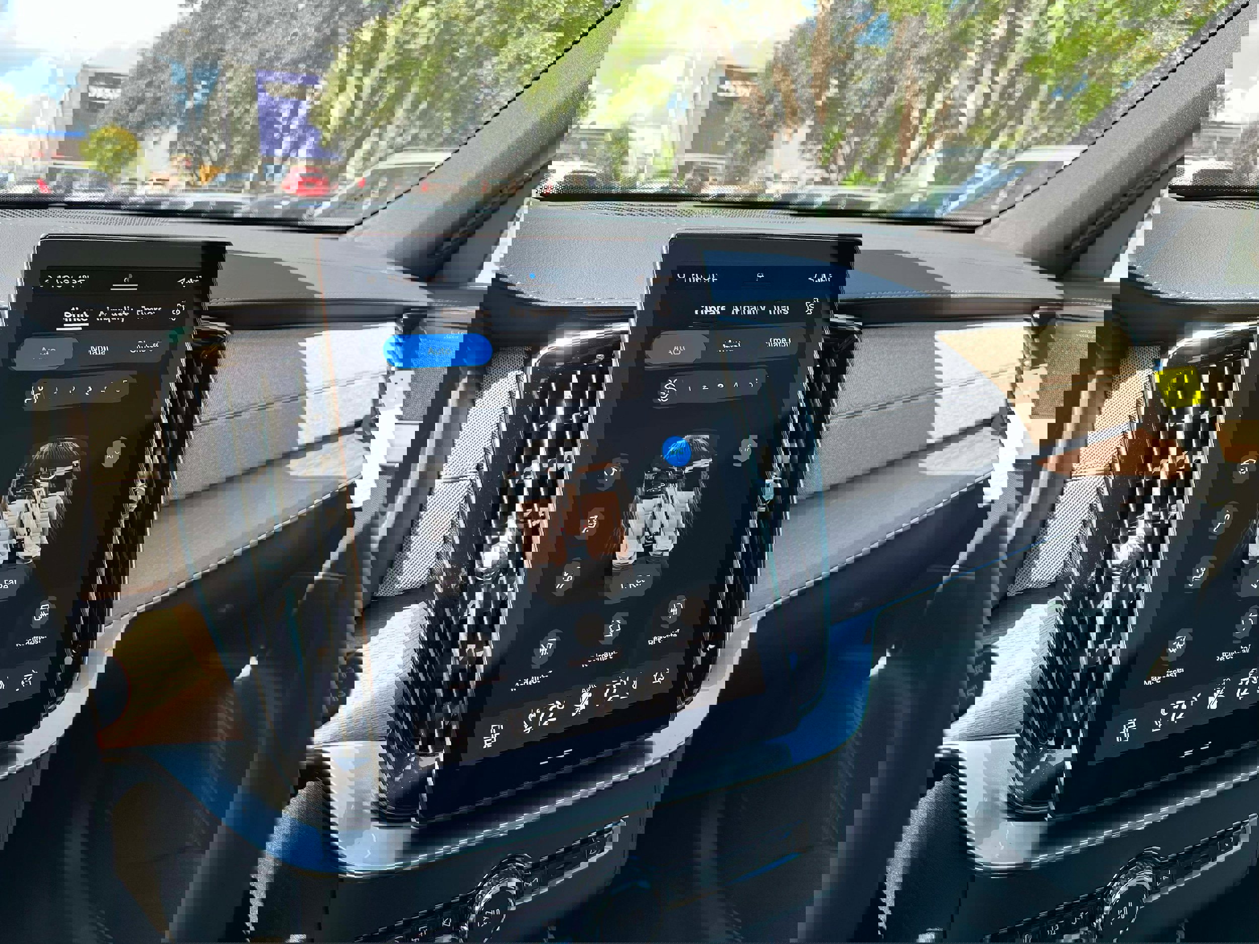 New 2026 Volvo XC90 B6 Plus w/ Protection Package Premier image 23