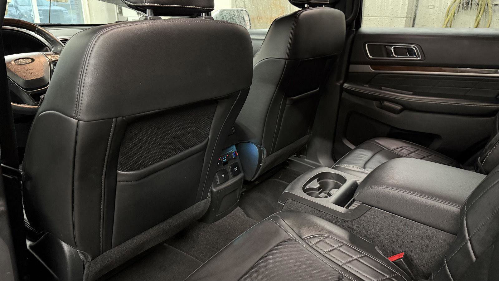 Used 2018 Ford Explorer Platinum image 18