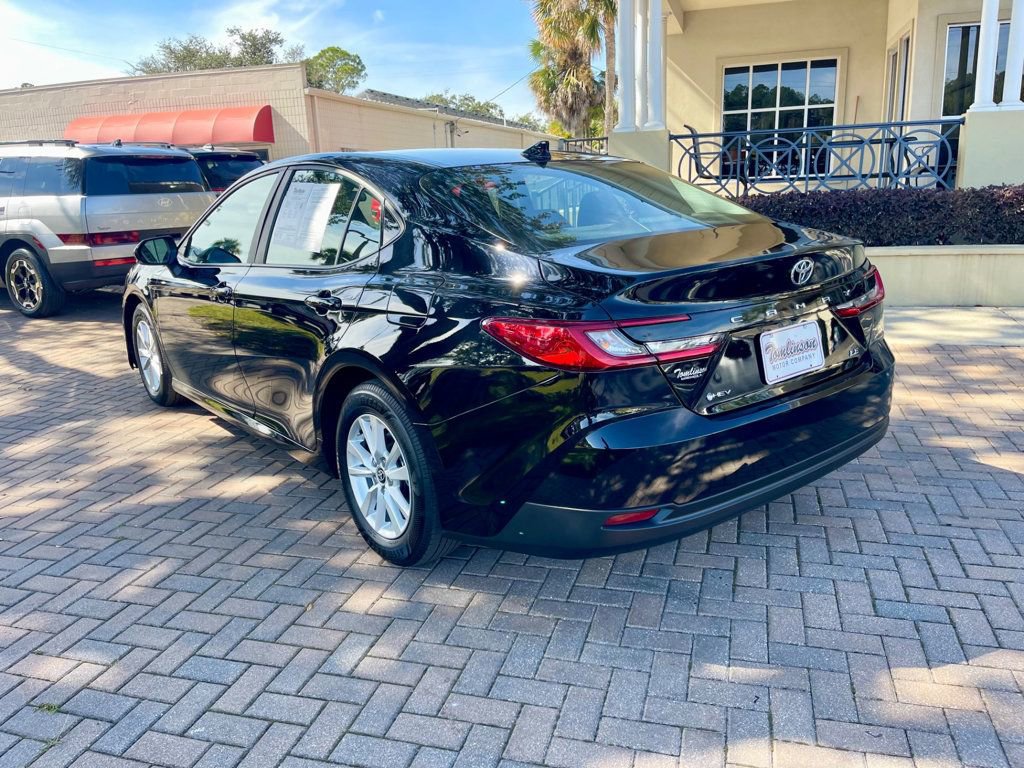 Used 2025 Toyota Camry LE image 3