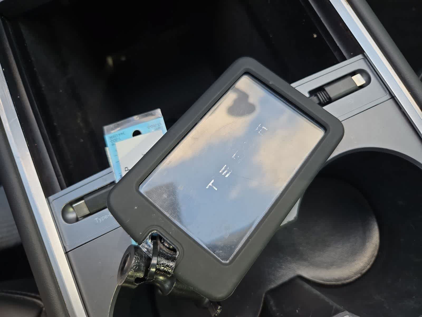 Used 2022 Tesla Model Y Long Range AWD/4WD image 31