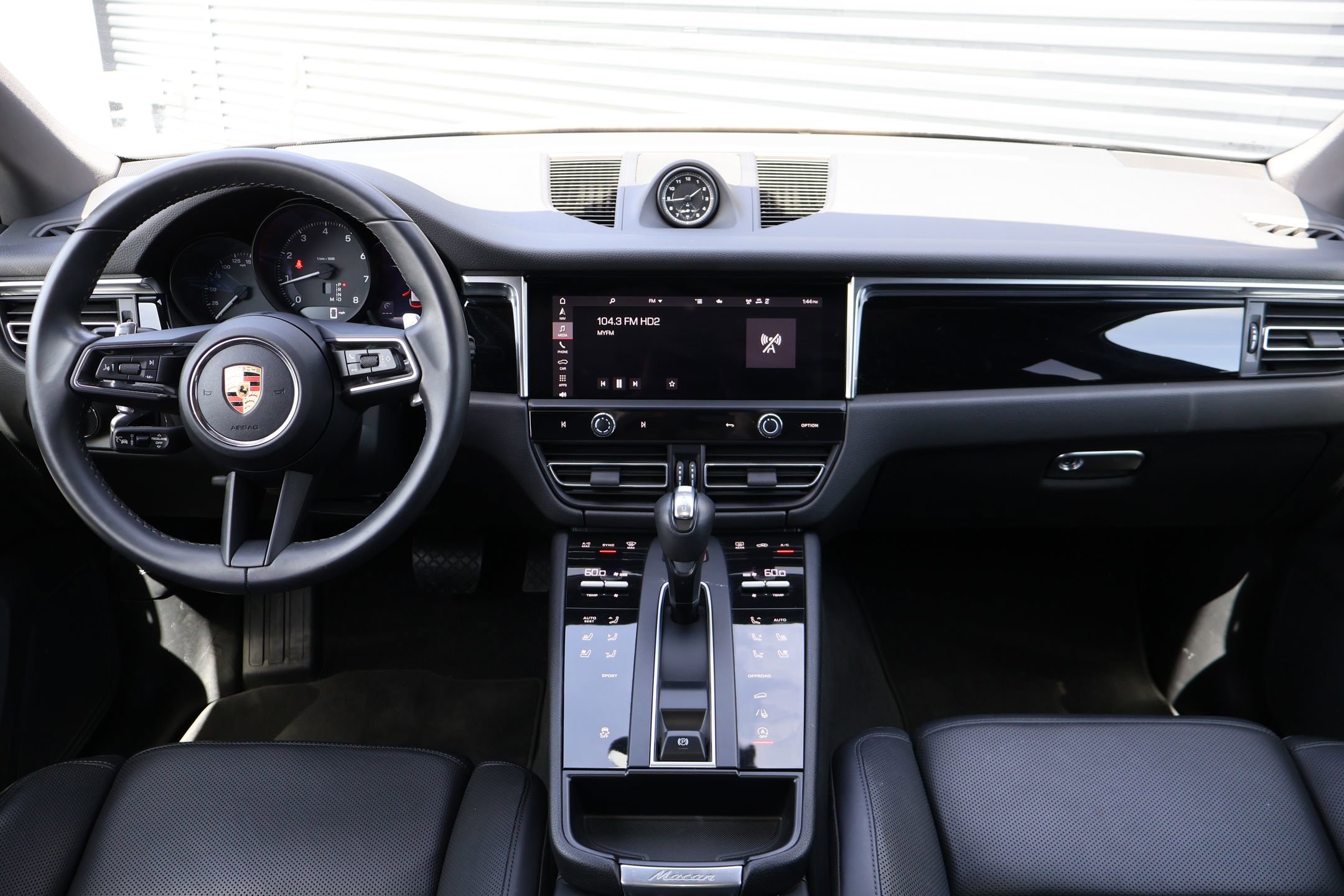 Certified 2023 Porsche Macan image 22