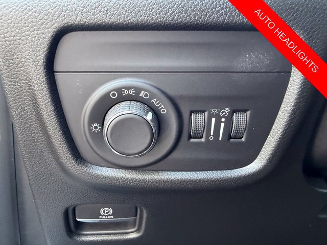 Used 2023 Jeep Grand Cherokee Altitude AWD/4WD image 31