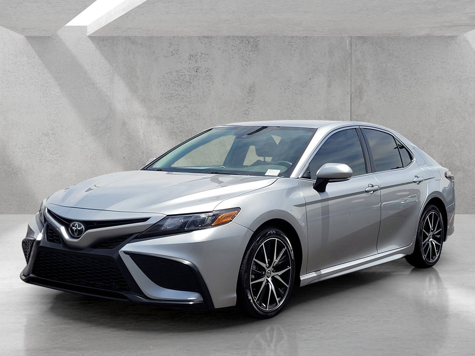 Used 2023 Toyota Camry SE w/ Convenience Package FWD image 9