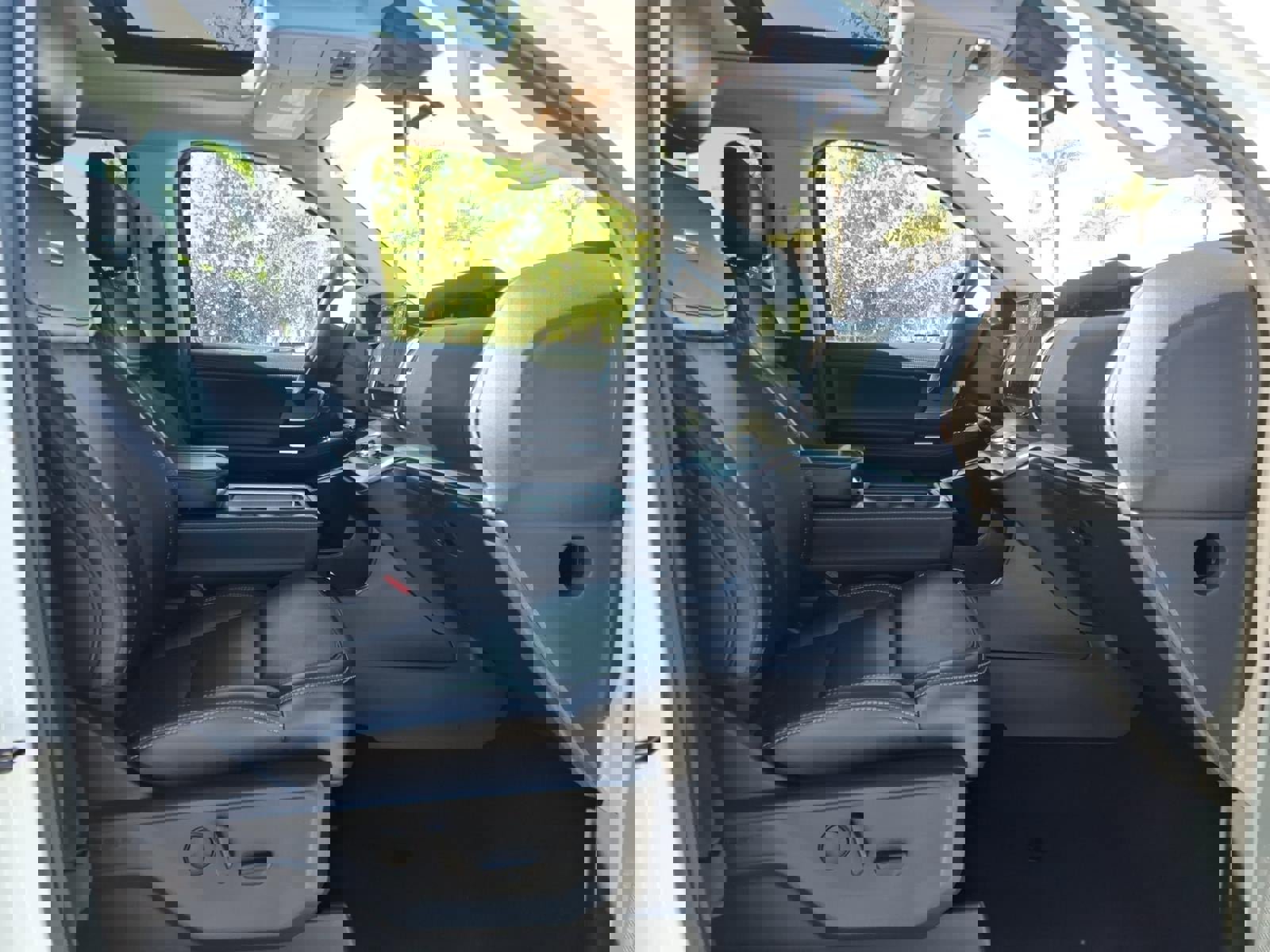 Certified 2025 Ford Expedition Platinum image 11