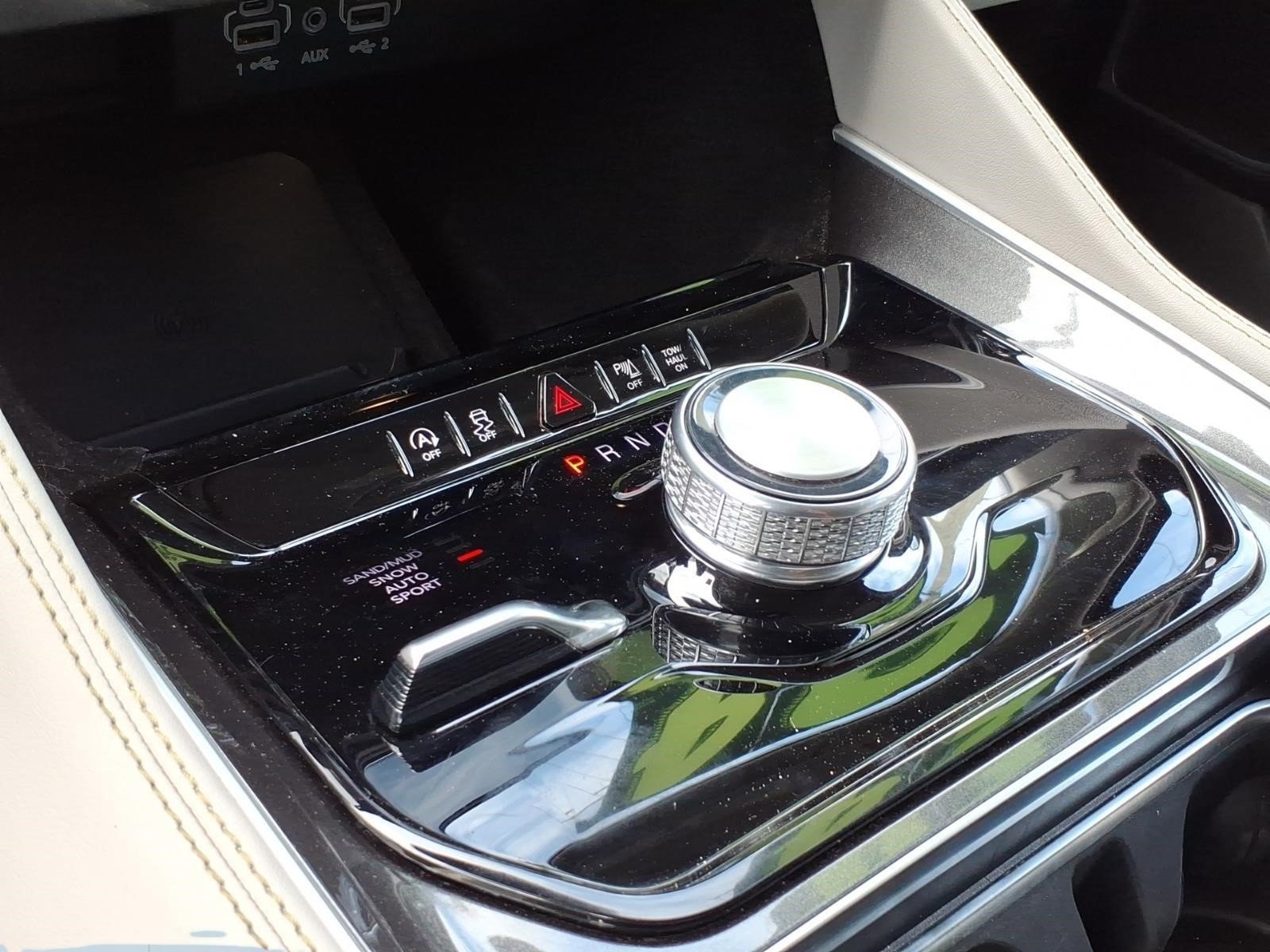 Used 2024 Jeep Wagoneer L 4WD image 18