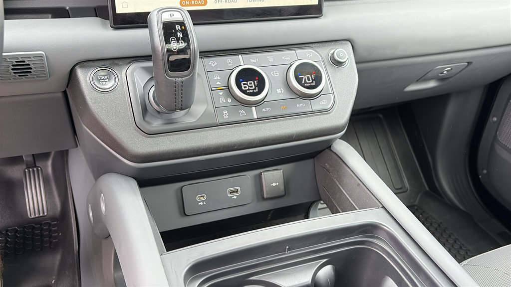 Certified 2023 Land Rover Defender 130 X-Dynamic SE AWD/4WD image 18