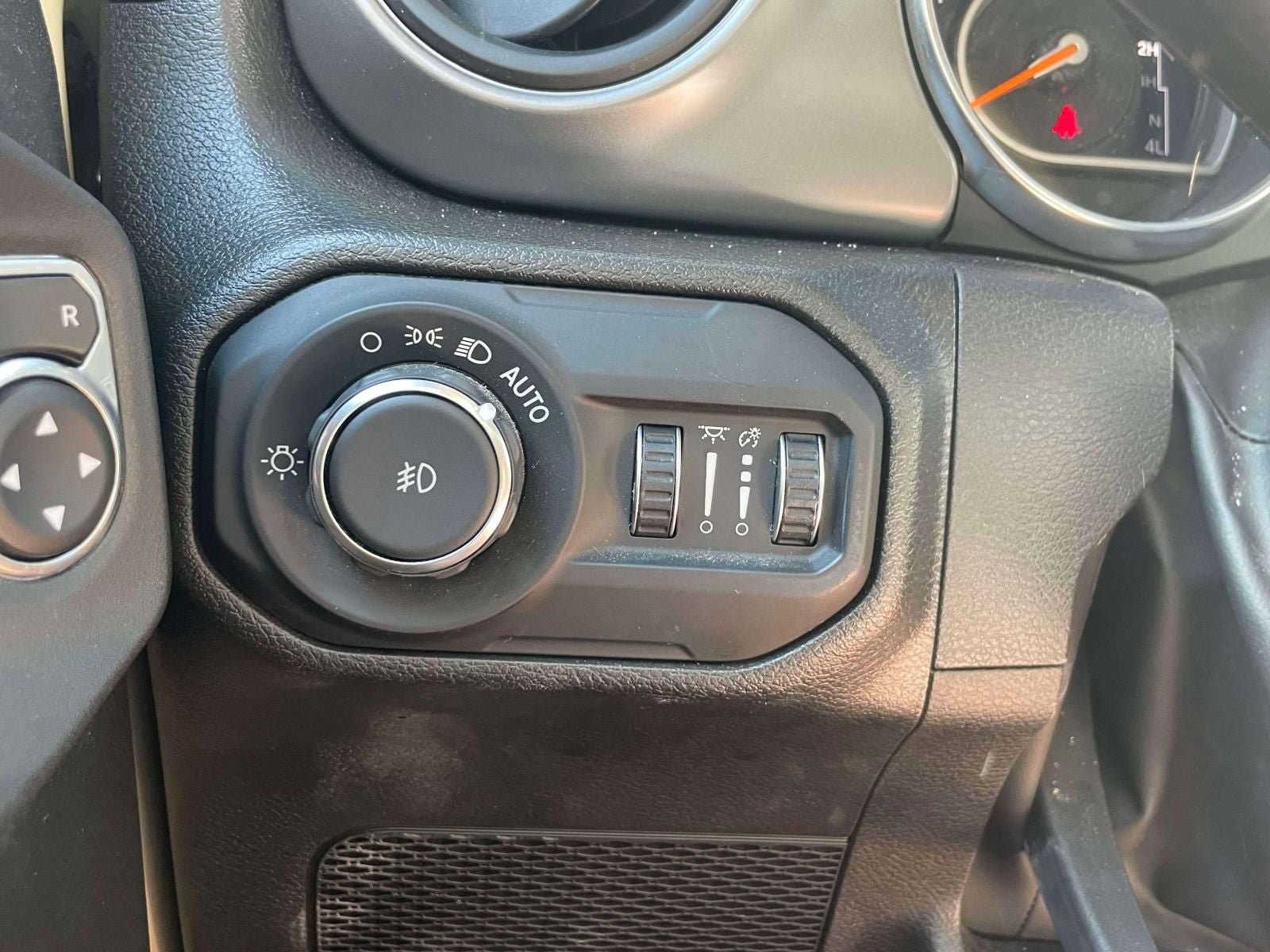 Used 2022 Jeep Wrangler Unlimited Sport AWD/4WD image 19