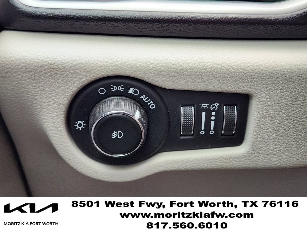 Used 2020 Chrysler Pacifica Touring-L w/ Advanced Safetytec Group FWD image 19