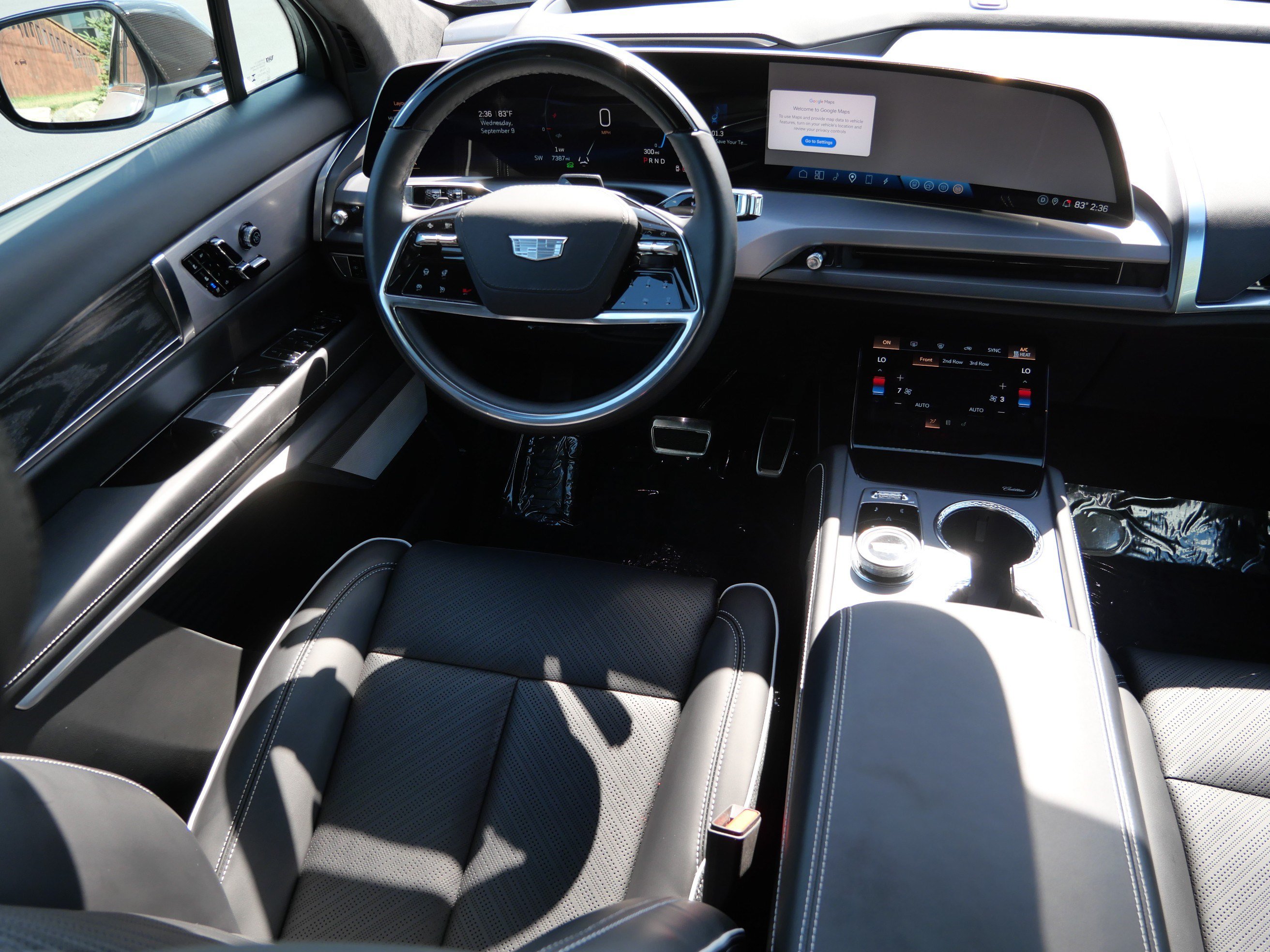 Certified 2026 Cadillac Vistiq Sport w/ LPO, Floor Liner Package AWD/4WD image 7