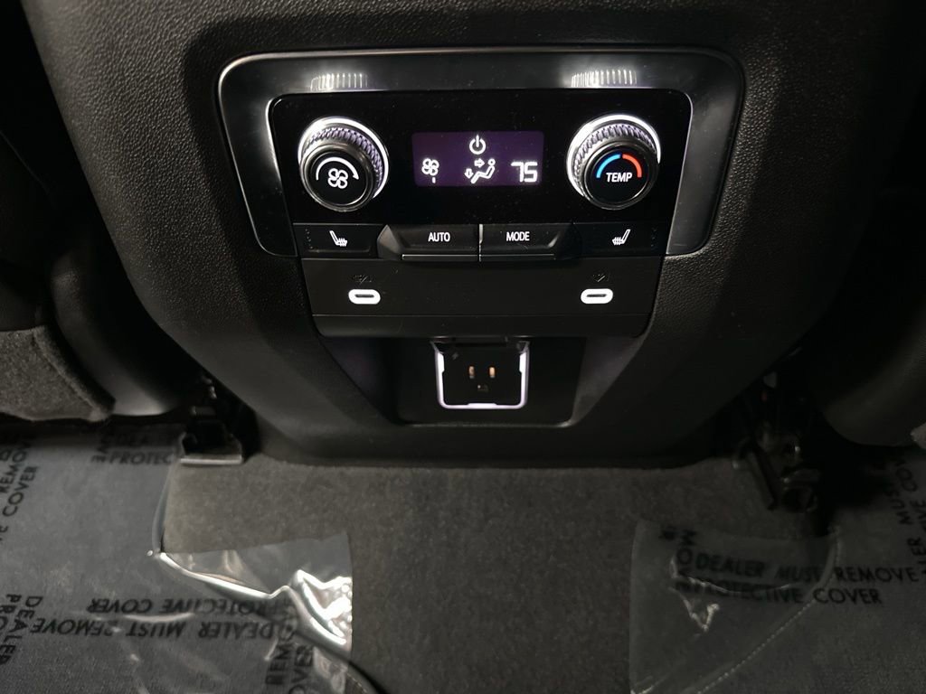 Used 2024 GMC Yukon AT4 w/ Technology Package image 33