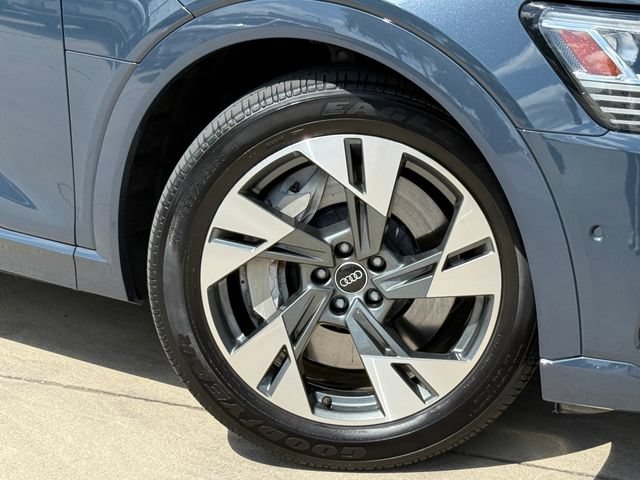 Used 2021 Audi e-tron Premium Plus w/ Premium Plus Package AWD/4WD image 2
