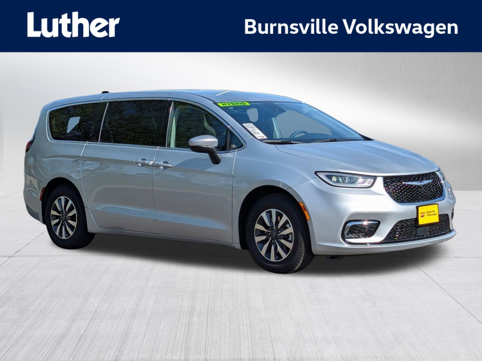 Used 2023 Chrysler Pacifica Touring-L FWD video 1
