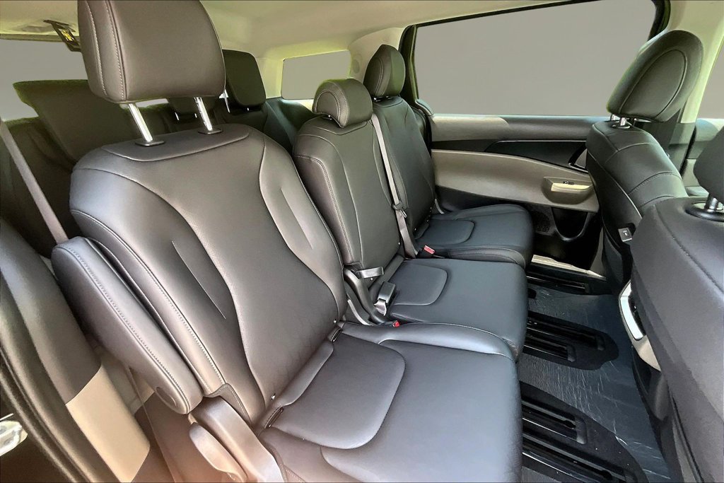 New 2027 Kia Carnival FWD image 10