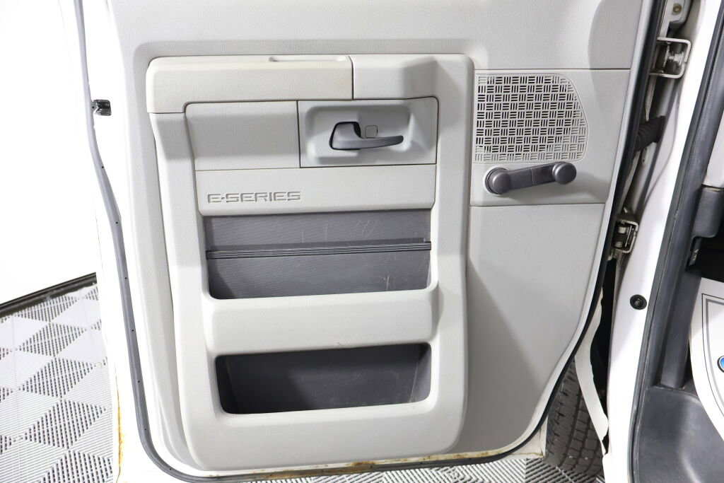 Used 2013 Ford E-150 and Econoline 150 image 13