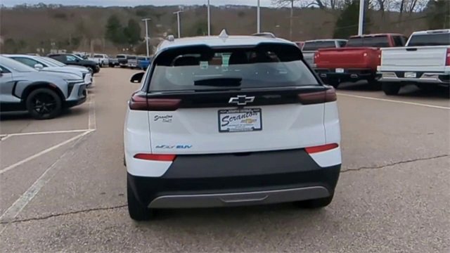 Certified 2022 Chevrolet Bolt EUV LT w/ Convenience Package image 7