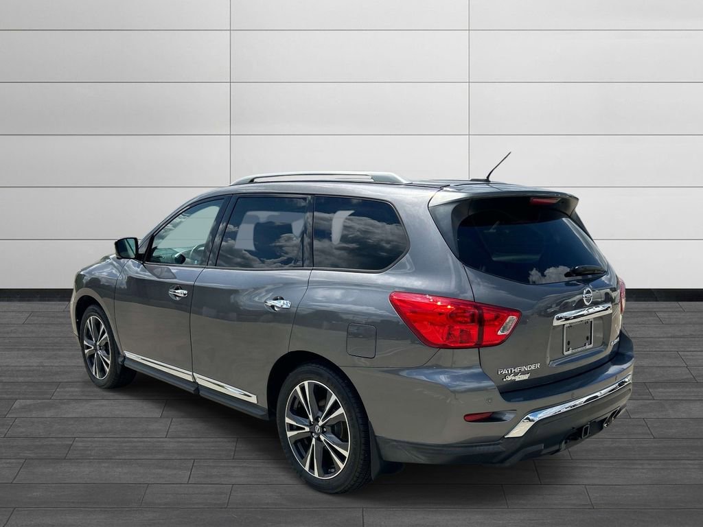Used 2017 Nissan Pathfinder Platinum w/ Family Entertainment Package FWD image 3