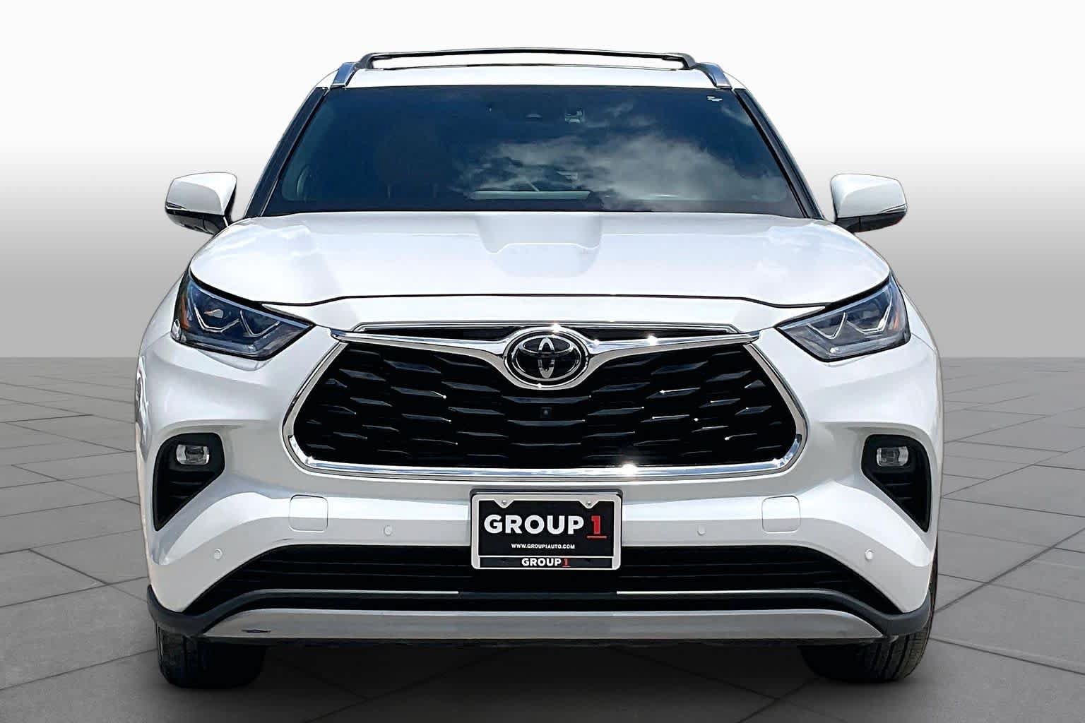 Used 2025 Toyota Highlander Platinum AWD/4WD image 4