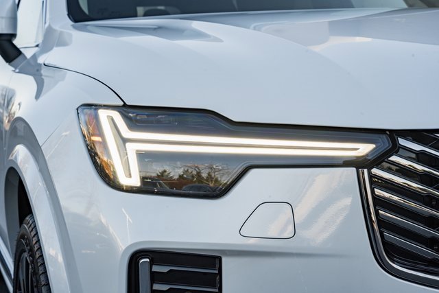 Certified 2025 Volvo XC90 T8 Plus w/ Protection Package Premier image 11