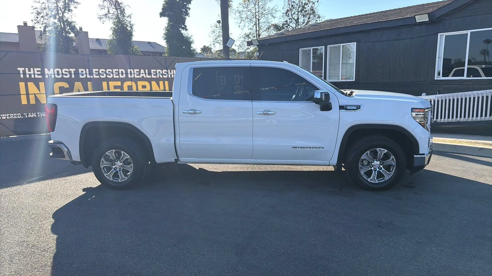 Used 2023 GMC Sierra 1500 SLT RWD image 9