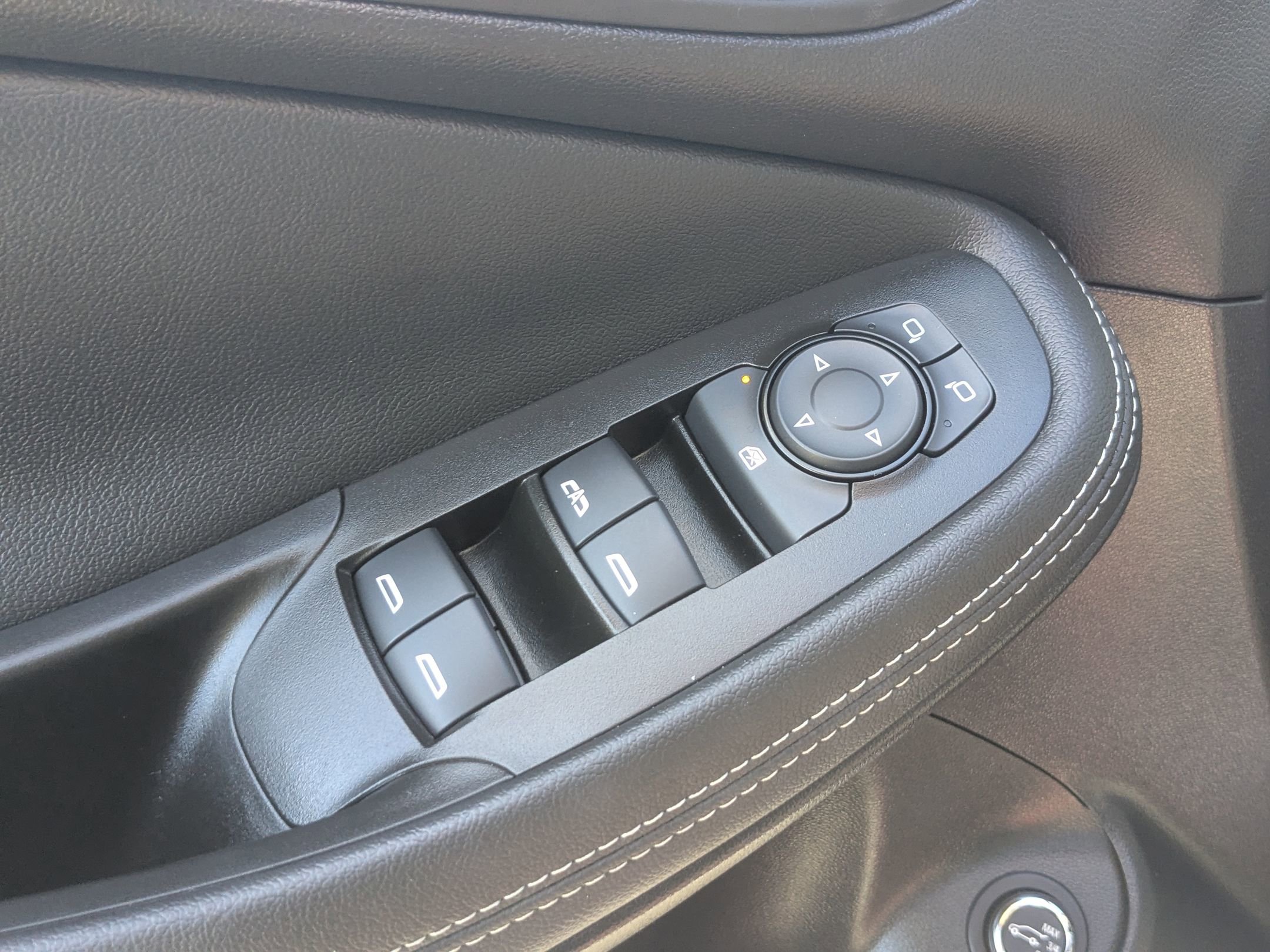 Used 2022 Buick Encore GX Select image 12