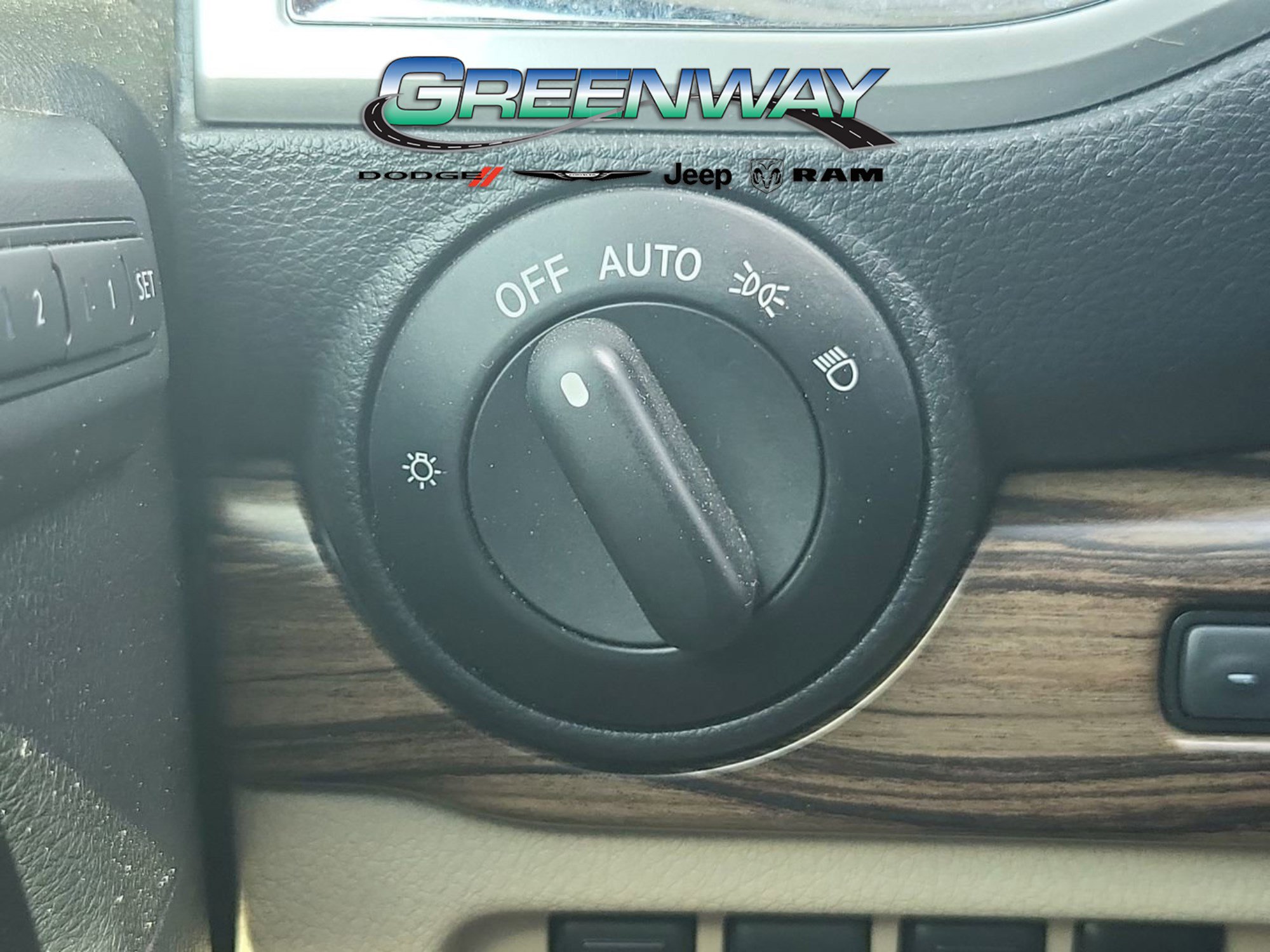Used 2019 Nissan Titan SL w/ Chrome Package RWD image 22