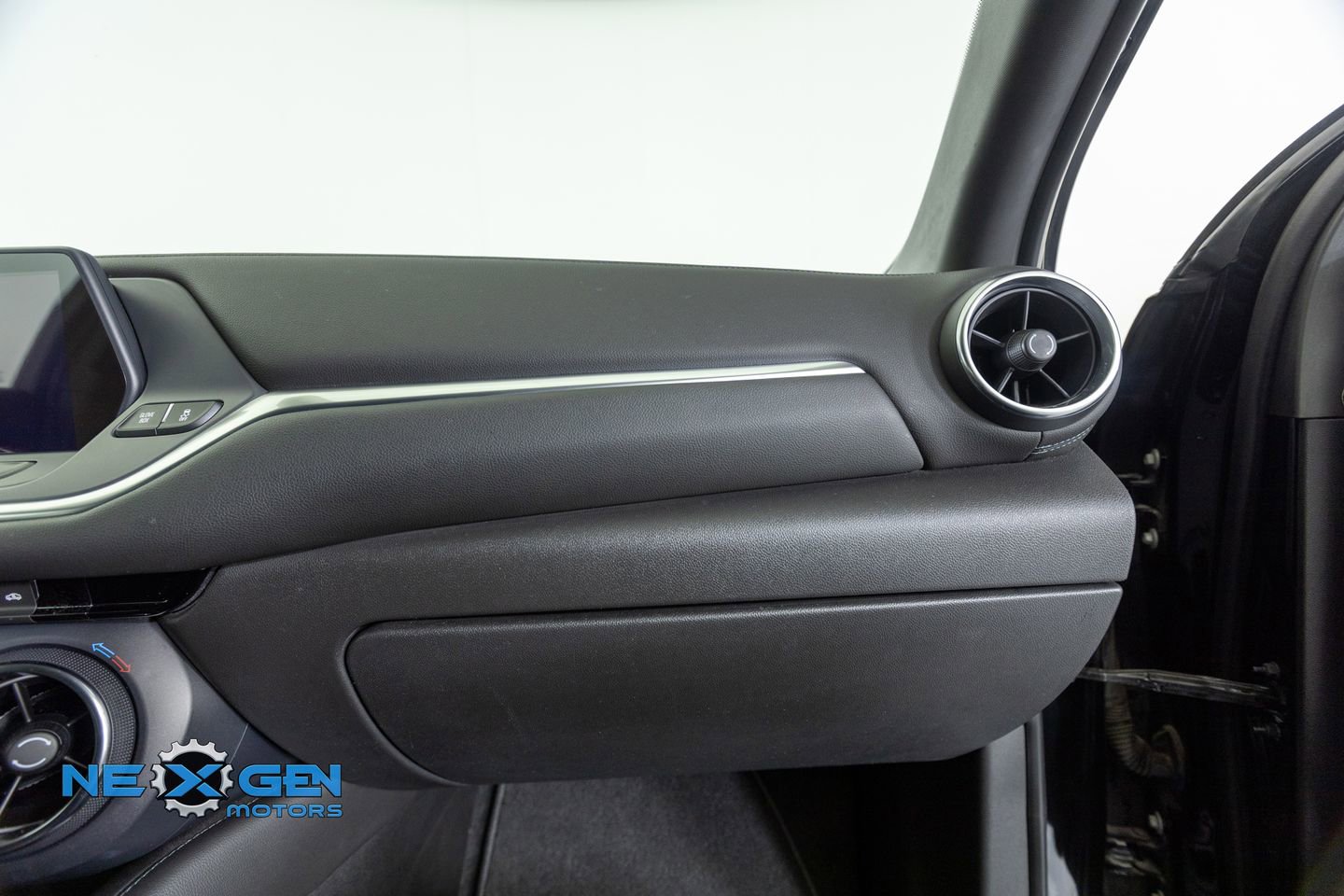 Used 2020 Chevrolet Blazer LT image 38