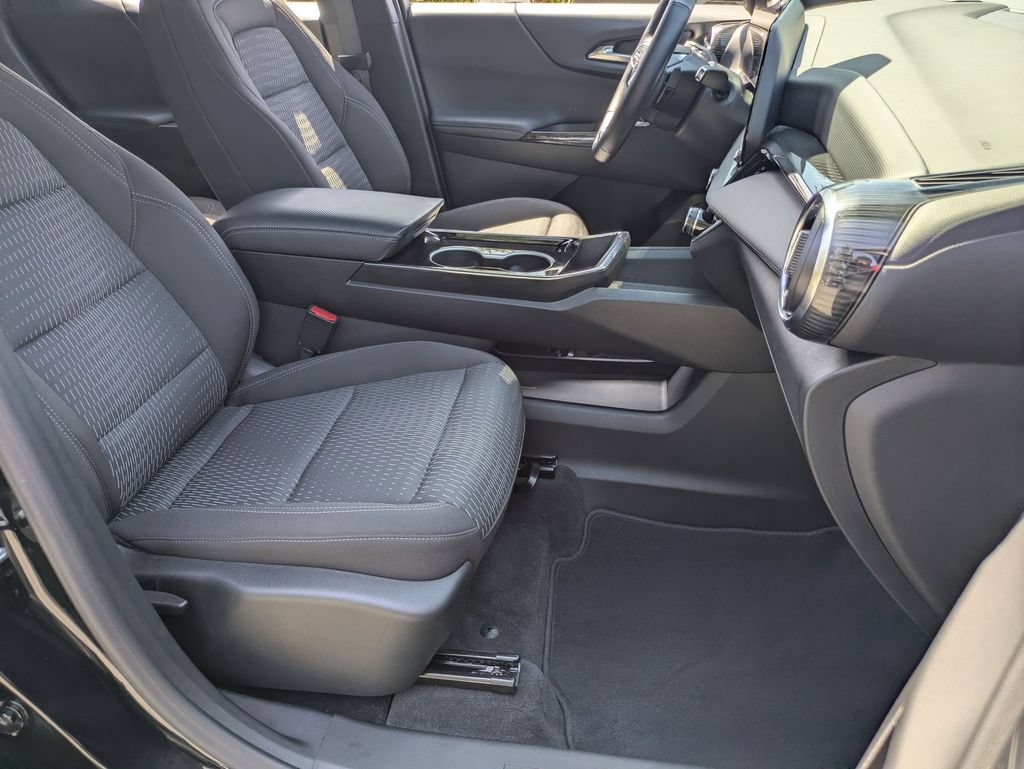 Used 2025 Chevrolet Equinox LT FWD image 29