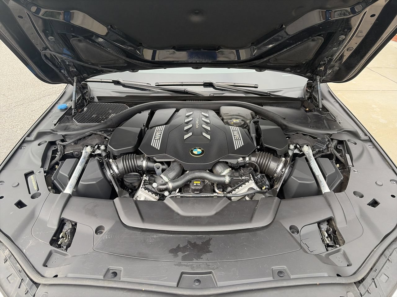 Used 2022 BMW 750i xDrive w/ Executive Package AWD/4WD image 38