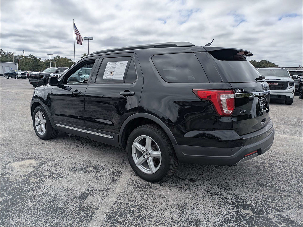Used 2019 Ford Explorer XLT w/ Equipment Group 202A FWD image 5
