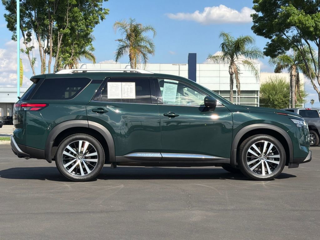 Used 2023 Nissan Pathfinder Platinum FWD image 2