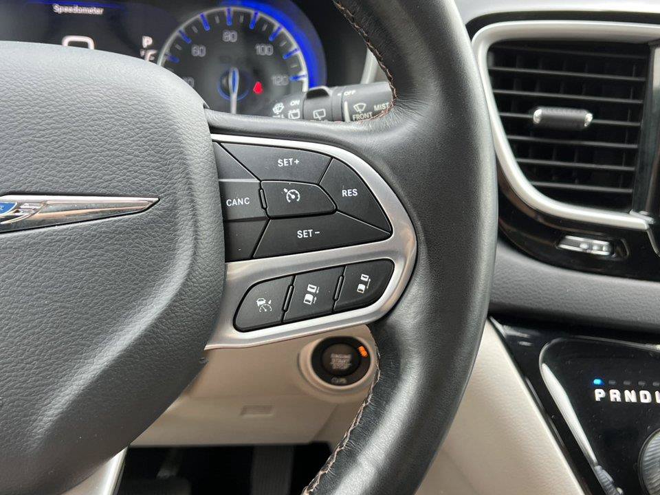 Used 2020 Chrysler Pacifica Touring-L Plus w/ Advanced Safetytec Group FWD image 21