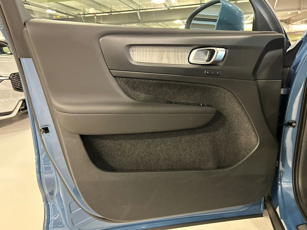 Certified 2023 Volvo XC40 B5 Plus w/ Driver Assist Package image 9