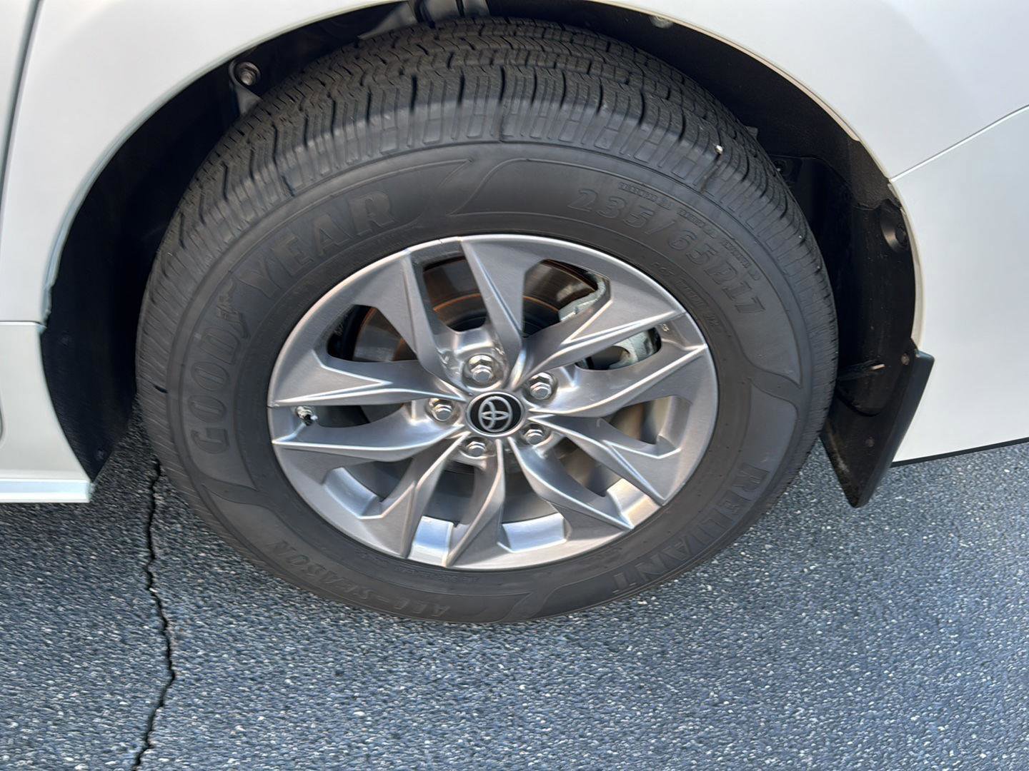 Used 2025 Toyota Sienna XLE w/ XLE Plus Package FWD image 33