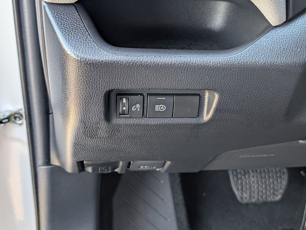 Used 2022 Toyota RAV4 XLE image 26